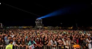 صيف المهرجانات بالمغرب يحول المنصات إلى حلبة سباق انتخابي مبكر
